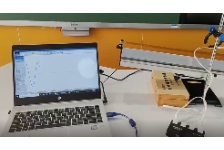 运用数字化设备绘制倾斜弹簧振子振动图像